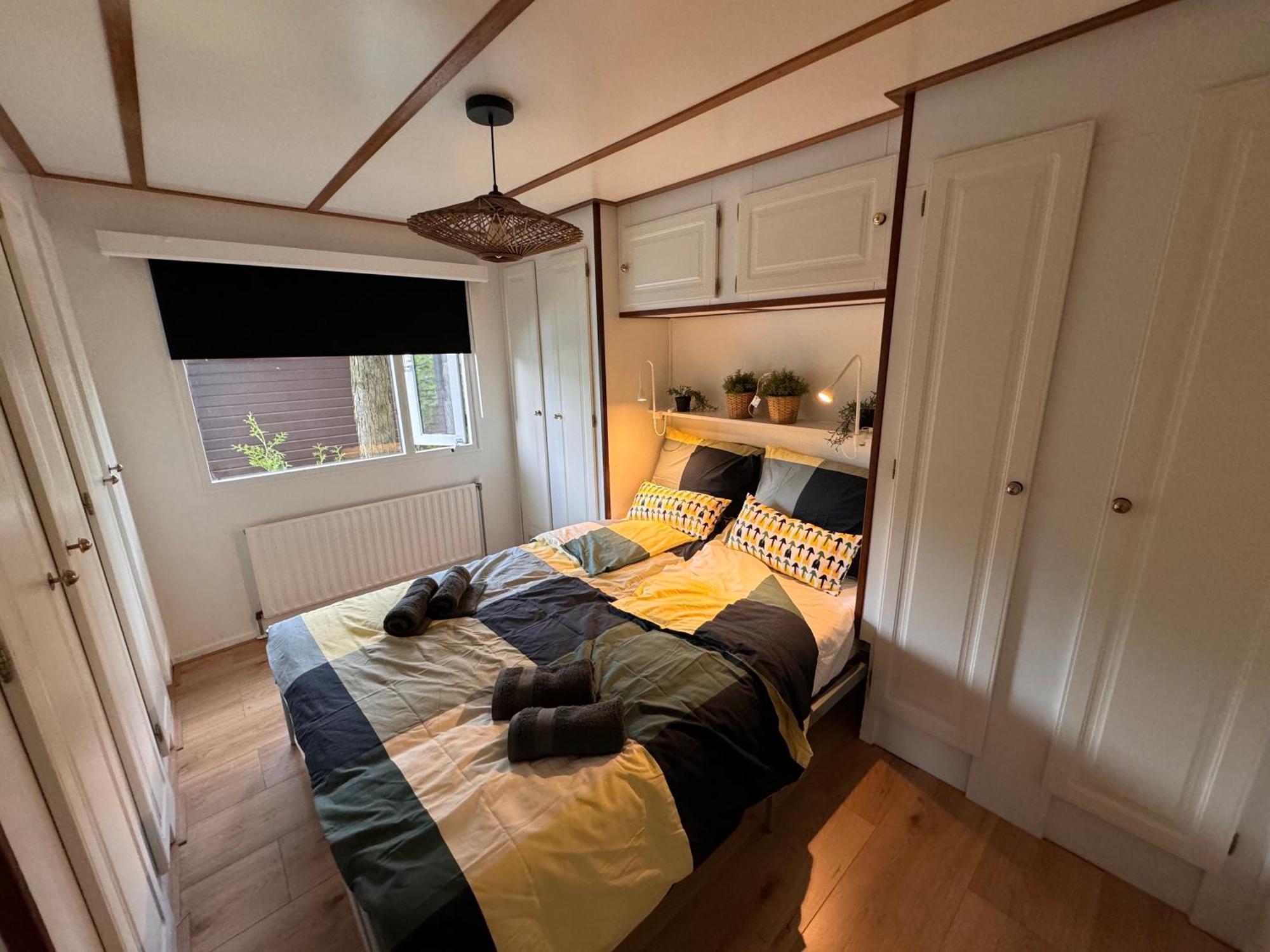 Ruim En Luxe Chalet Privetuin - Park 'De Ijsvogel' Apartment Voorthuizen Exterior photo