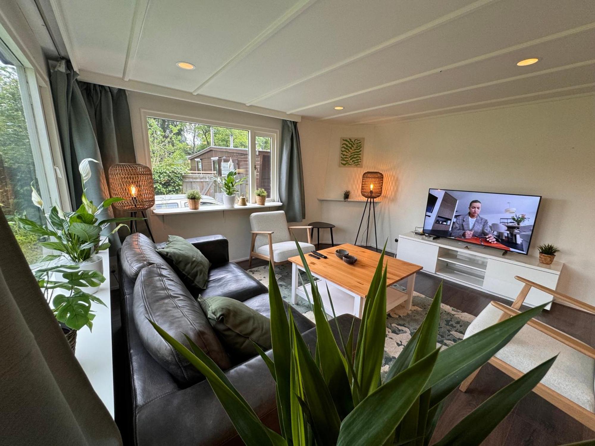 Ruim En Luxe Chalet Privetuin - Park 'De Ijsvogel' Apartment Voorthuizen Exterior photo