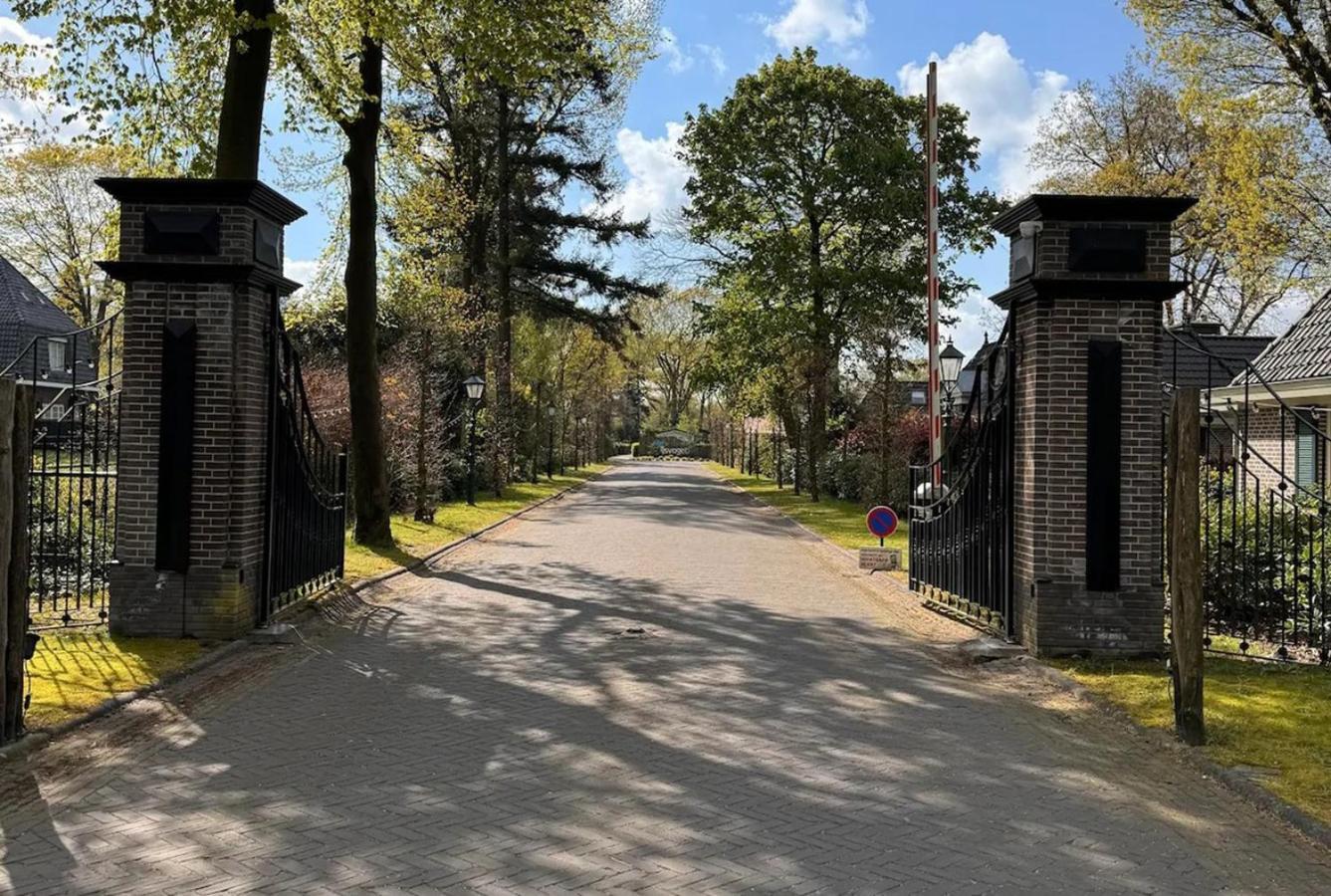 Ruim En Luxe Chalet Privetuin - Park 'De Ijsvogel' Apartment Voorthuizen Exterior photo